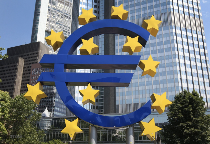 Kinh tế Eurozone rơi vào suy thoái không cản được ECB tăng thêm lãi suất