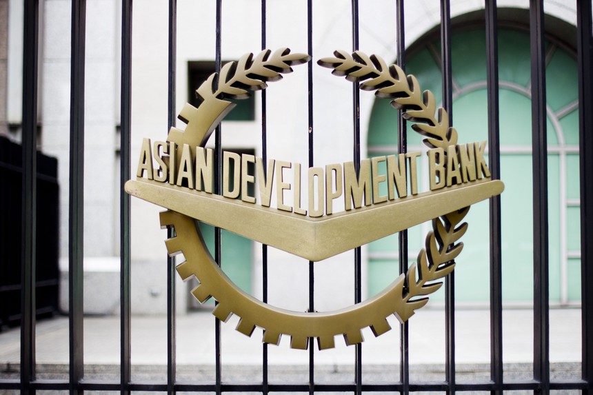 ADB: Lãi suất cao hơn vẫn là nguy cơ đối với khách hàng vay ở Đông Á mới nổi