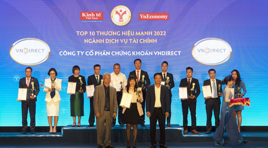 VNDIRECT nhận giải “Top 10 thương hiệu mạnh Việt Nam ngành dịch vụ tài chính ”