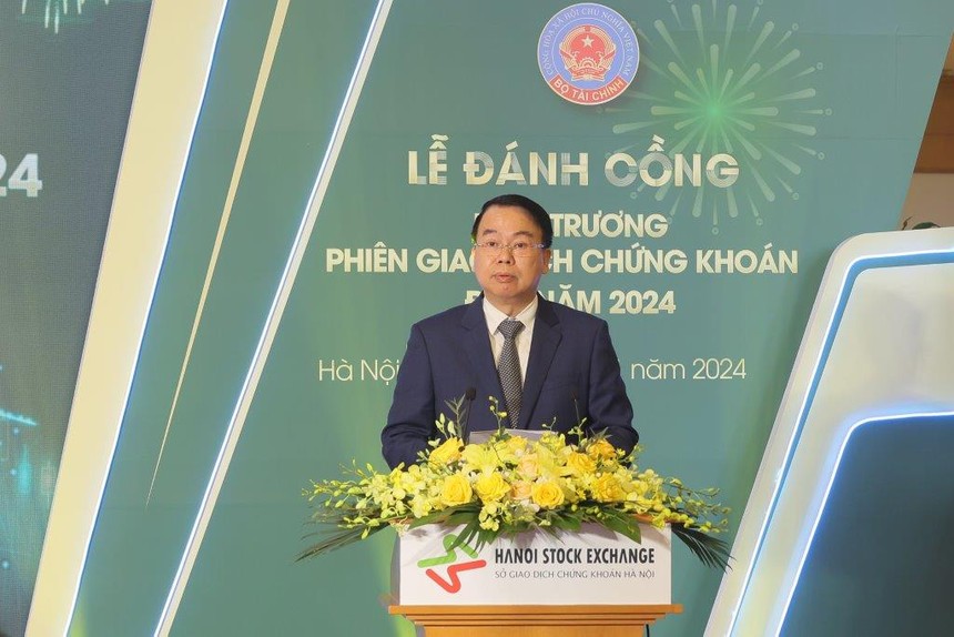 Ông Nguyễn Đức Chi, Thứ trưởng Bộ Tài chính phát biểu tại Lễ đánh cồng khai trương phiên giao dịch chứng khoán đầu năm 2024