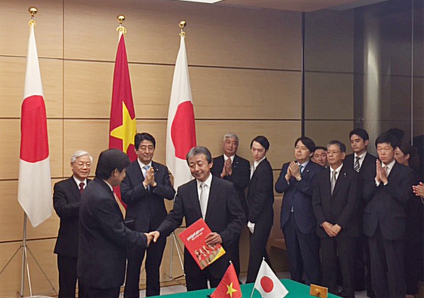 Vietjet và MUFG ký kết hợp tác trước sự chứng kiến của Thủ tướng Nhật Bản Shinzo Abe và Tổng bí thư Đảng Cộng sản Việt Nam Nguyễn Phú Trọng