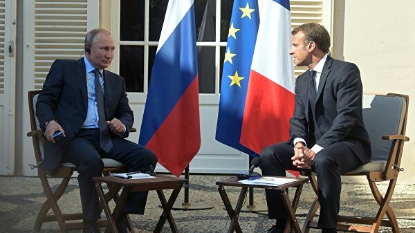 Tổng thống Nga Vladimir Putin và Tổng thống Pháp Emmanuel Macron