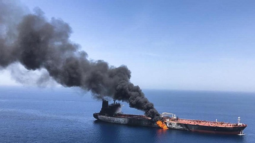 Giá dầu tăng sau vụ nổ tàu chở dầu của Iran