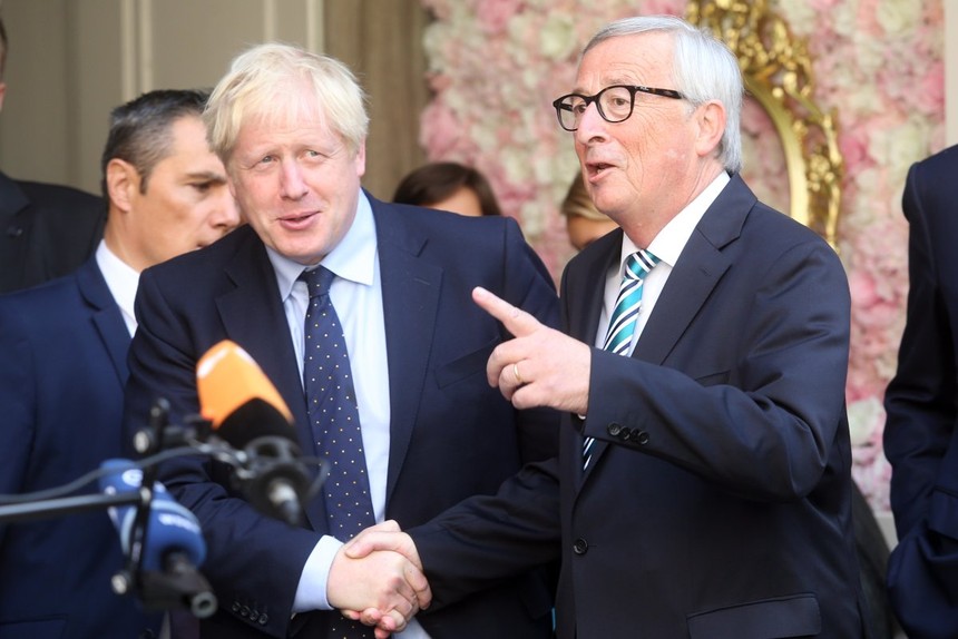Thủ tướng Anh Boris Johnson và Chủ tịch EC Jean-Claude Juncker. Ảnh: Getty Images.