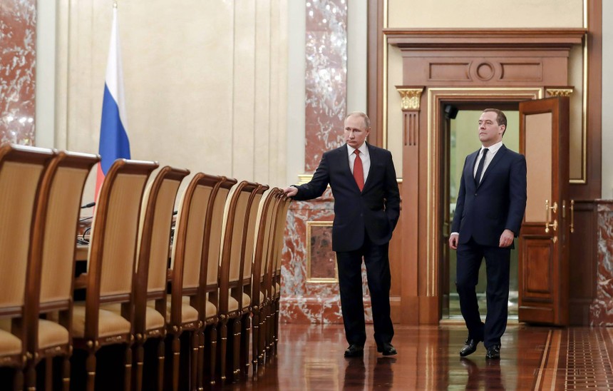 Tổng thống Nga Vladimir Putin và Thủ tướng Nga Dmitry Medvedev. Ảnh: TASS
