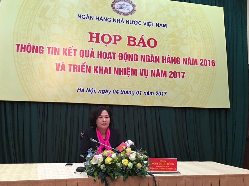 Phó thống đốc Nguyễn Thị Hồng trả lời tại buổi họp báo sáng 4/1 của Ngân hàng Nhà nước