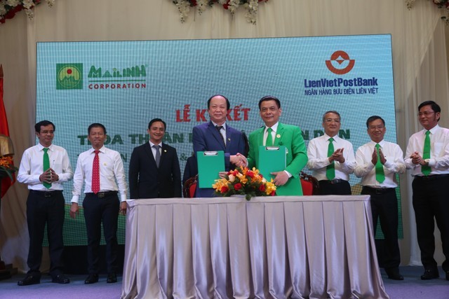 Ông Nguyễn Đình Thắng, Chủ tịch HĐQT LienVietPostBank, Ông Hồ Huy, Chủ tịch MaiLinhGroup là đại diện cho hai bên ký Thỏa thuận Hợp tác.