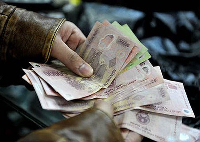 Phạt tiền đối với hành vi phá hoại, hủy hoại tiền Việt Nam trái pháp luật