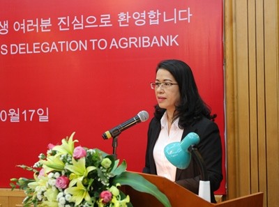 Bà Nguyễn Thị Phượng - Phó Tổng Giám đốc Agribank  phát biểu chào mừng
Đoàn công tác Ngân hàng Nonghyup Hàn Quốc