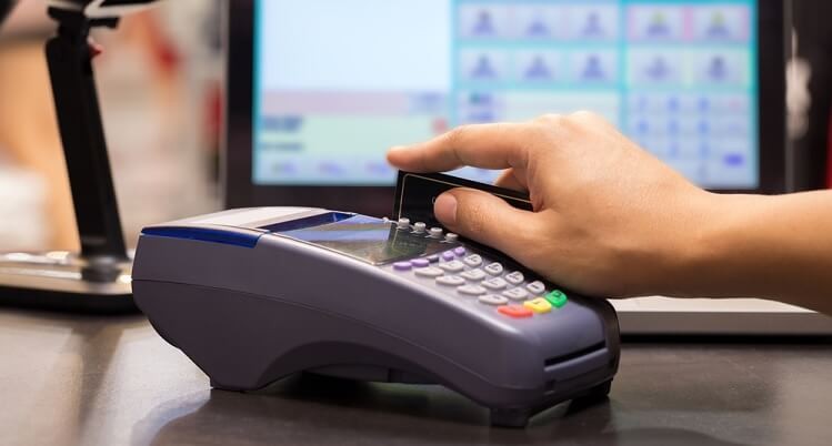 Khi có khiếu nại về thanh toán thẻ cần liên lạc với ai?