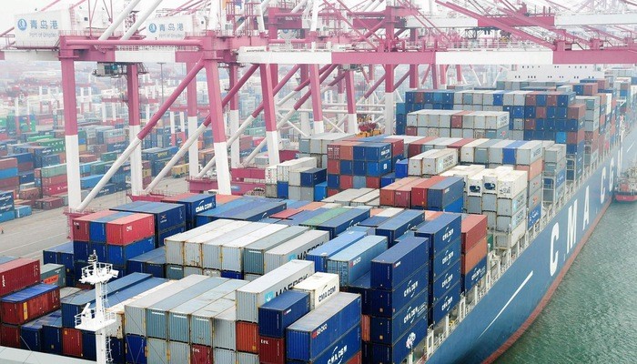 Theo WB, xu hướng tăng xuất khẩu hàng hóa đang chững lại, trong khi các hoạt động nhập khẩu có dấu hiệu giảm dần.