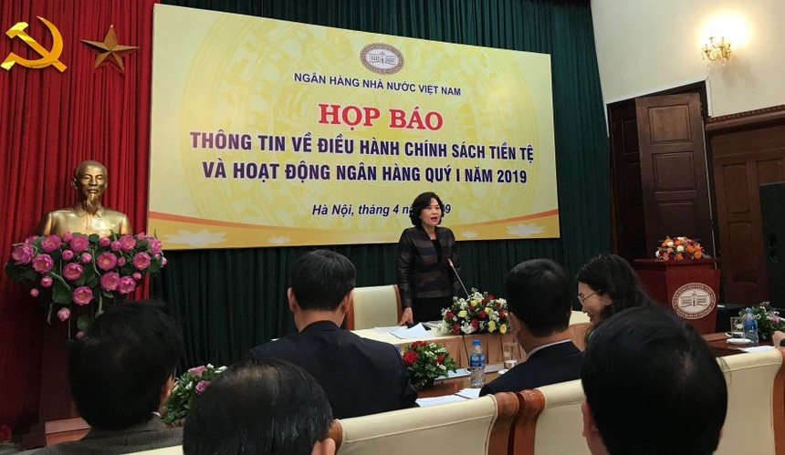 Phó Thống đốc NHNN Việt Nam chủ trì họp báo