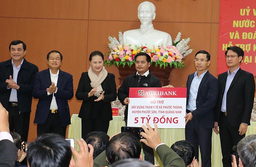 Agribank ủng hộ huyện Phước Sơn tỉnh Quảng Nam 5 tỷ đồng 