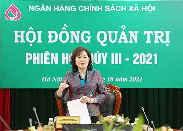 Bà Nguyễn Thị Hồng, Ủy viên TW Đảng, Thống đốc NHNN Việt Nam kiêm Chủ tịch HĐQT NHCSXH chủ trì phiên họp.