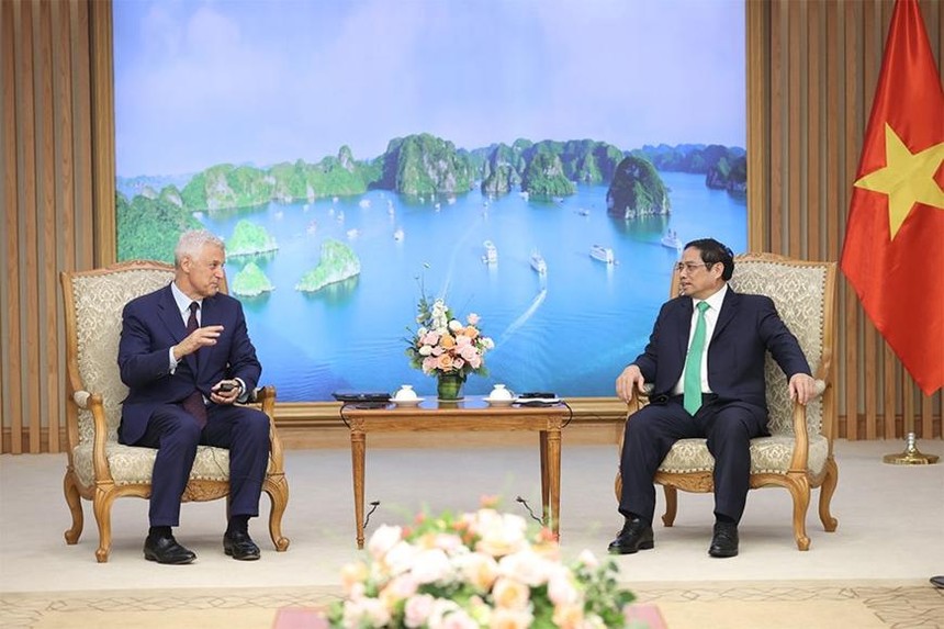Thủ tướng Chính phủ Việt Nam Phạm Minh Chính gặp gỡ ông Bill Winters, Tổng Giám đốc toàn cầu Ngân hàng Standard Chartered.