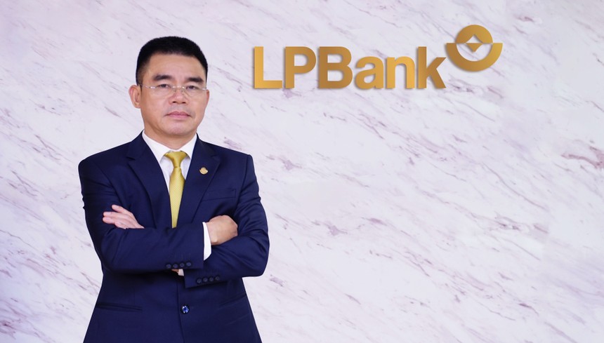 Ông Hồ Nam Tiến gia nhập LPBank từ năm 2010 và đã có 13 năm kinh nghiệm đảm nhận các vị trí lãnh đạo cấp cao tại đây.