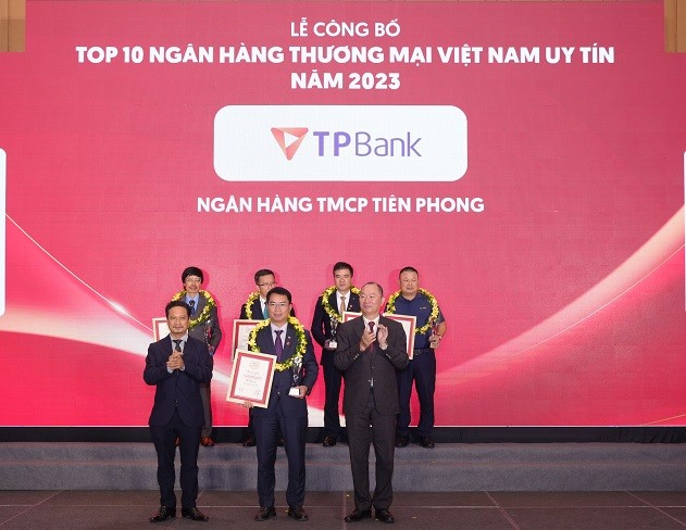 TPBank đứng thứ 4 trong Top các ngân hàng tư nhân uy tín nhất Việt Nam