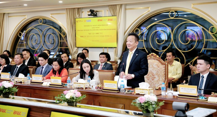 Ông Đỗ Quang Hiển, Chủ tịch HĐQT SHB tin tưởng sự hợp tác trong thời gian tới của SHB và Ngân hàng Busan sẽ góp phần thúc đẩy hợp tác phát triển giữa các doanh nghiệp Việt Nam – Hàn Quốc