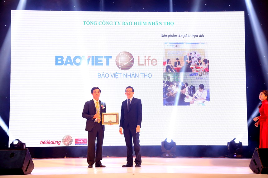 Bảo Việt Nhân thọ nhận Giải thưởng Tin & Dùng Việt Nam 2015