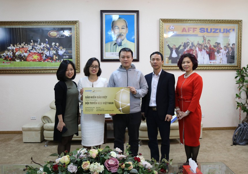 Bảo hiểm Bảo Việt trao thưởng cho U23 Việt Nam