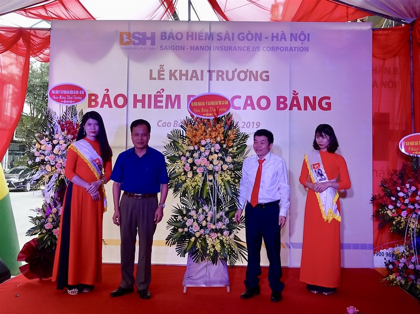 Đại diện Lãnh đạo tỉnh Cao Bằng và thành phố Cao Bằng đến tham dự và chúc mừng Lễ khai trương BSH Cao Bằng