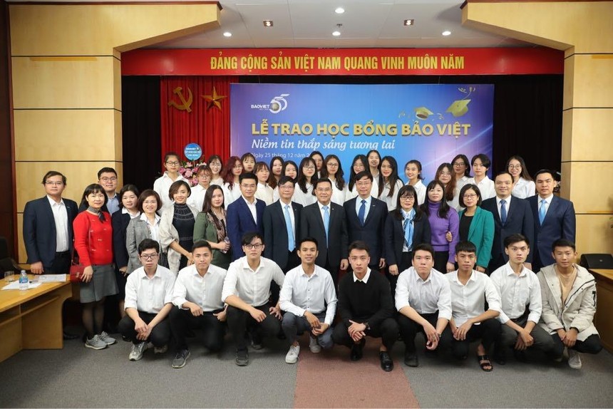 Học bổng Bảo Việt đồng hành cùng sinh viên trường Đại học Kinh tế Quốc dân