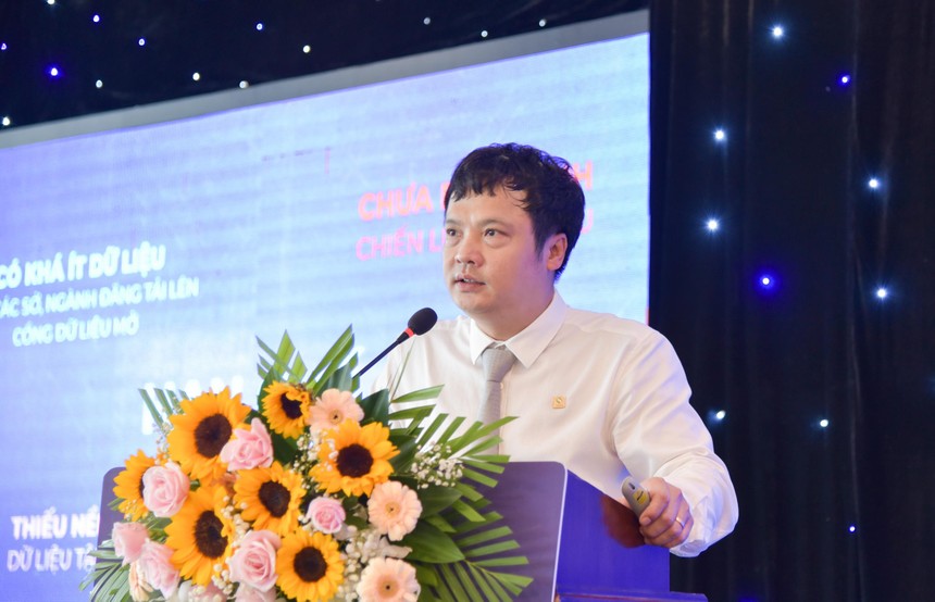 Ông Nguyễn Văn Khoa, Chủ tịch VINASA, Tổng giám đốc FPT chia sẻ về chủ đề: Dữ liệu - Nền tảng quan trọng thúc đẩy chuyển đổi số Huế.