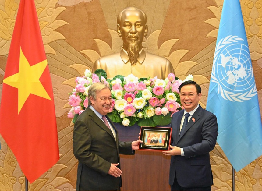 Chủ tịch Quốc hội Vương Đình Huệ hội kiến Tổng Thư ký Liên Hợp Quốc Antonio Guterres đang thăm chính thức Việt Nam sáng 22/10 (ảnh: quochoi.vn)