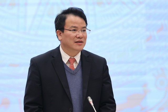 Thứ trưởng Bộ Kế hoạch và Đầu tư Trần Quốc Phương trả lời phỏng vấn tại buổi họp báo Chính phủ tối 3/1 (ảnh: Nhật Bắc)