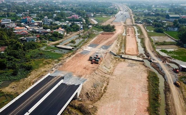 Dự án cao tốc Bến Lức - Long Thành bị ngừng thi công từ năm 2019 do thiếu vốn đối ứng.