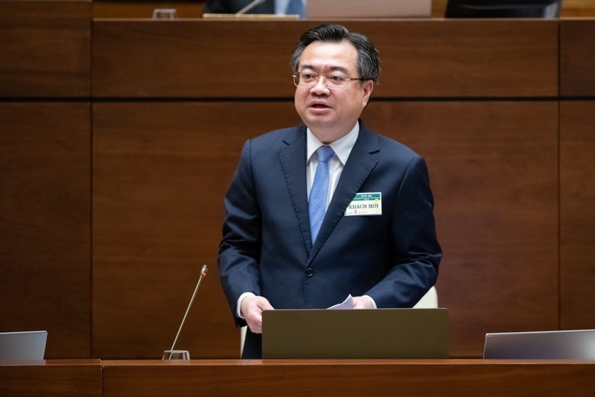 Bộ trưởng Bộ Xây dựng Nguyễn Thanh Nghị phát biểu tiếp thu, giải trình ý kiến đại biểu Quốc hội đối với dự thảo Luật Nhà ở (sửa đổi) sáng 19/6.