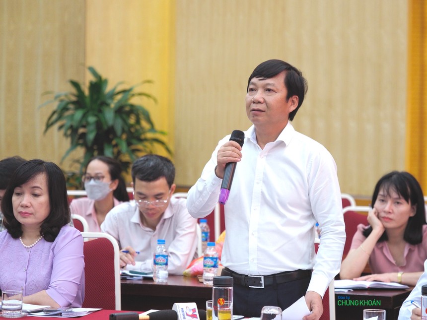 Ông Trần Mạnh Hà, Vụ trưởng Vụ Kiểm soát chi, Kho bạc Nhà nước trả lời tại buổi họp báo chiều 11/7 (Ảnh: M.M)