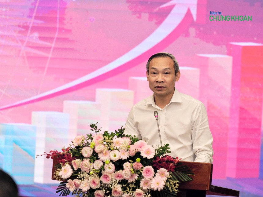 Ông Phan Đức Hiếu, Uỷ viên thường trực Uỷ ban Kinh tế của Quốc hội trình bày tham luận sáng 19/7 (Ảnh: M.Minh)