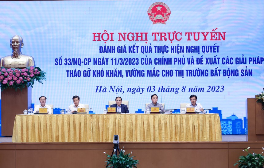Thủ tướng Phạm Minh Chính đã chủ trì Hội nghị trực tuyến về đánh giá kết quả thực hiện Nghị quyết số 33/NQ-CP và đề xuất các giải pháp tháo gỡ khó khăn cho thị trường bất động sản. Ảnh: VGP
