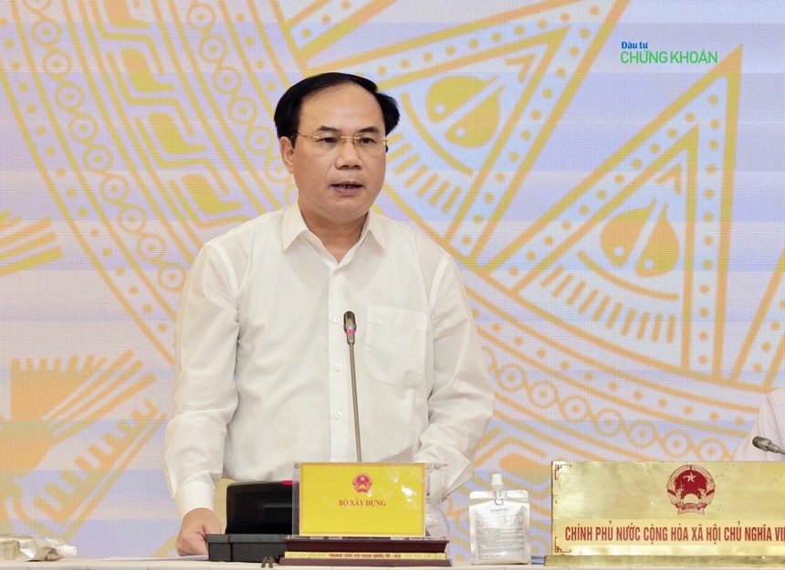 Thứ trưởng Bộ Xây dựng Nguyễn Văn Sinh trả lời tại họp báo Chính phủ chiều 30/9 (Ảnh: M.Minh)