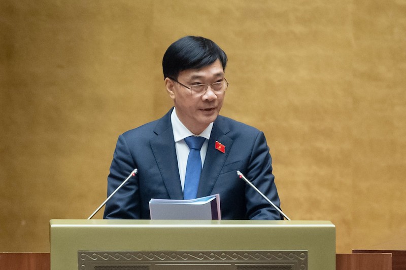 Chủ nhiệm Uỷ ban Kinh tế của Quốc hội Vũ Hồng Thanh trình bày Báo cáo thẩm tra Báo cáo kinh tế xã hội của Chính phủ sáng 23/10.