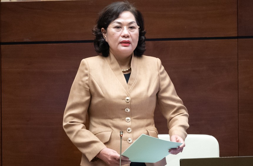Thống đốc Ngân hàng Nhà nước Nguyễn Thị Hồng phát biểu giải trình ý kiến đại biểu Quốc hội về dự án Luật Các tổ chức tín dụng chiều 23/11 (Ảnh: Quochoi.vn)
