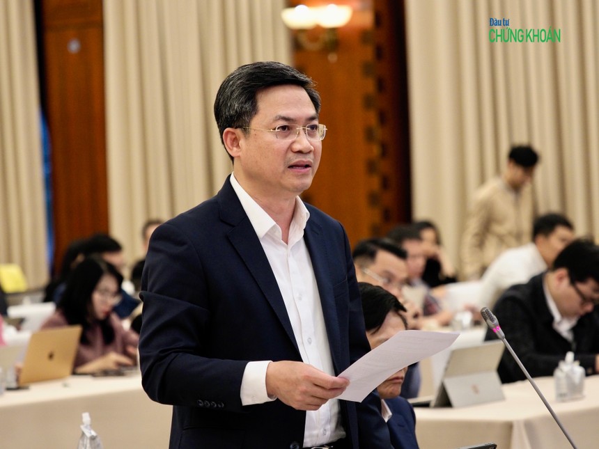 Phó Chủ tịch UBND TP Hà Nội Hà Minh Hải thông tin về vụ đấu giá ba mỏ cát tại họp báo Chính phủ chiều 6/12 - Ảnh: M. Minh