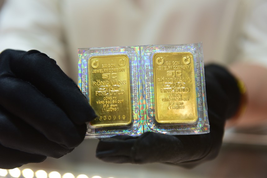 Giá vàng hôm nay ngày 2/4: Vàng SJC bất ngờ tăng nửa triệu đồng/lượng