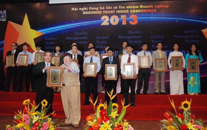 Manulife Việt Nam đạt danh hiệu phát triển bền vững 2013