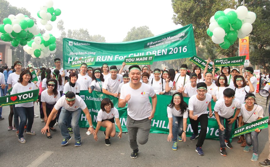 Gần 500 nhân viên Manulife tham gia Cuộc chạy vì trẻ em Hà Nội