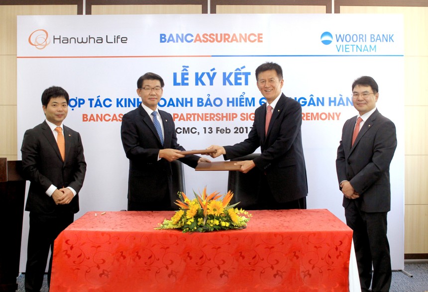 Hanwha Life Việt Nam hợp tác với Woori Bank