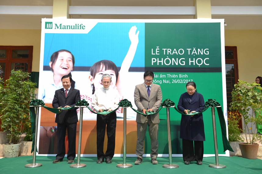 Manulife Việt Nam trao tặng 2 phòng học từ thiện cho Mái ấm Thiên Bình