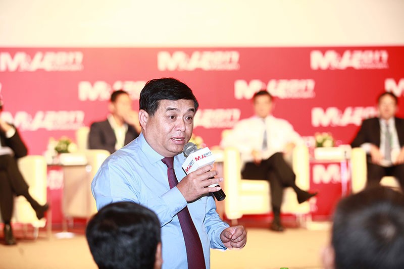 Bộ trưởng Bộ Kế hoạch và Đầu tư Nguyễn Chí Dũng trả lời nhà đầu tư tại Diễn đàn M&A 2017 - Ảnh: Lê Toàn