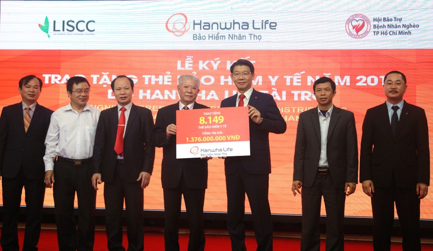 Năm 2018 Hanwha Life Việt Nam sẽ trao tặng 8.149 thẻ bảo hiểm y tế 