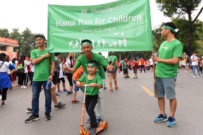 Gần 500 nhân viên và đại lý của Manulife Việt Nam tham gia chạy bộ từ thiện vì trẻ em