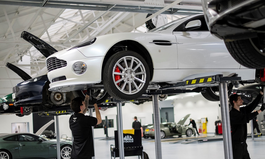 Aston Martin cử chuyên gia toàn cầu kiểm tra xe cho khách hàng Việt Nam