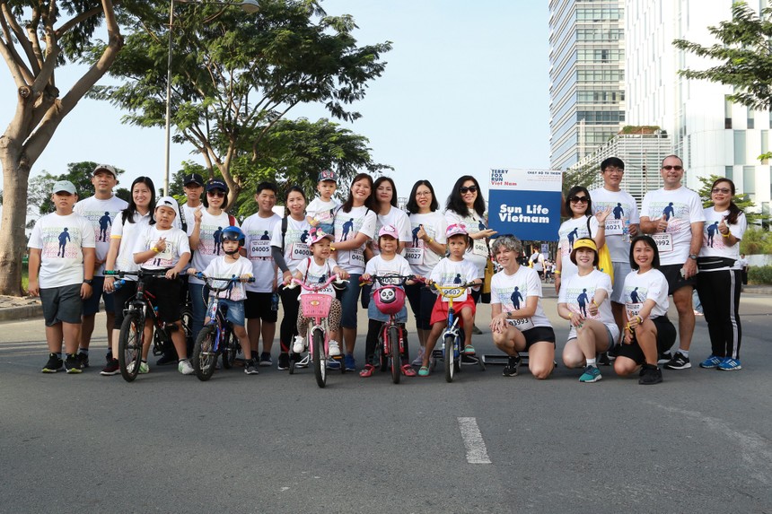 Sun Life Việt Nam chạy bộ ủng hộ Quỹ nghiên cứu bệnh ung thư 