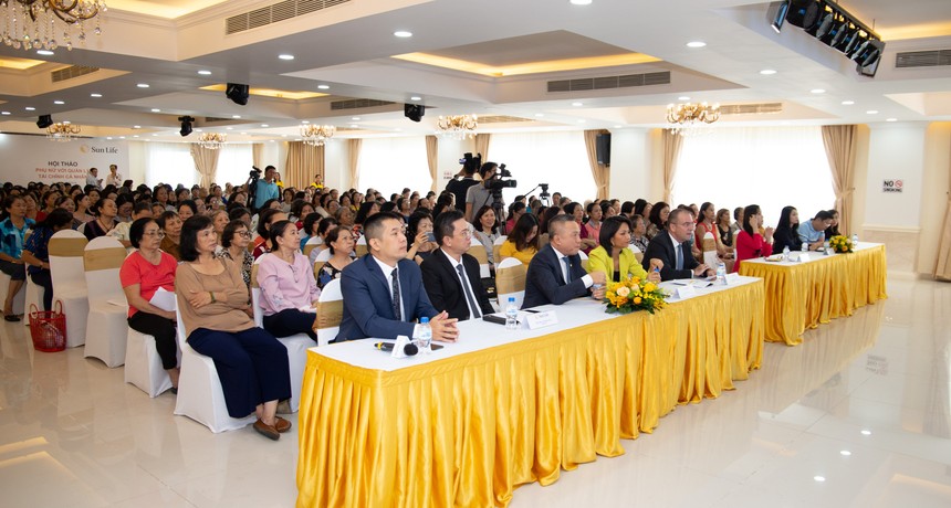 Sun Life Việt Nam đưa chương trình “Phụ nữ với quản lý tài chính cá nhân” tới phụ nữ cả nước