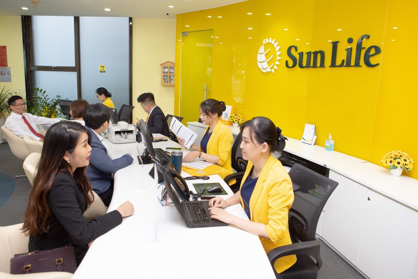 Sun Life Việt Nam chi trả gần 500 triệu đồng cho khách hàng tại Quảng Trị